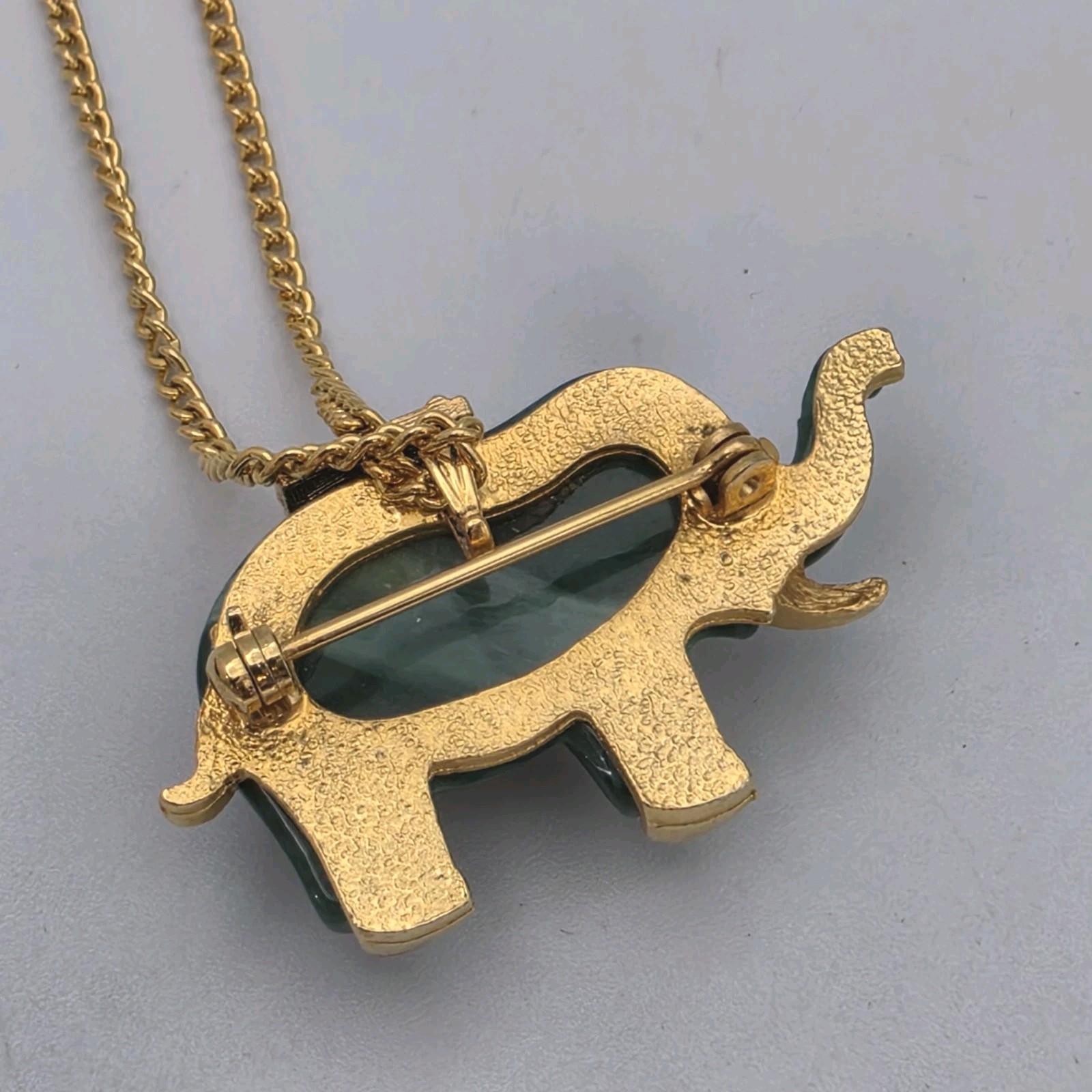 Vtg Green Elephant Pendant Brooch Gold Tone Necklace Faux Jade Luck Trunk Up 18″