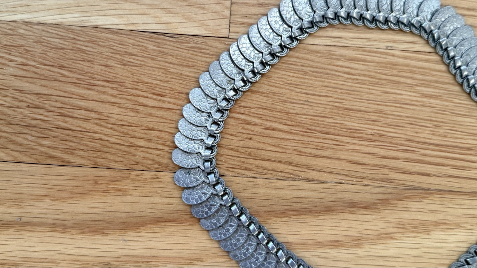 Retro Vintage 15” Embossed Link Choker-Silver Metal With Flower Design.