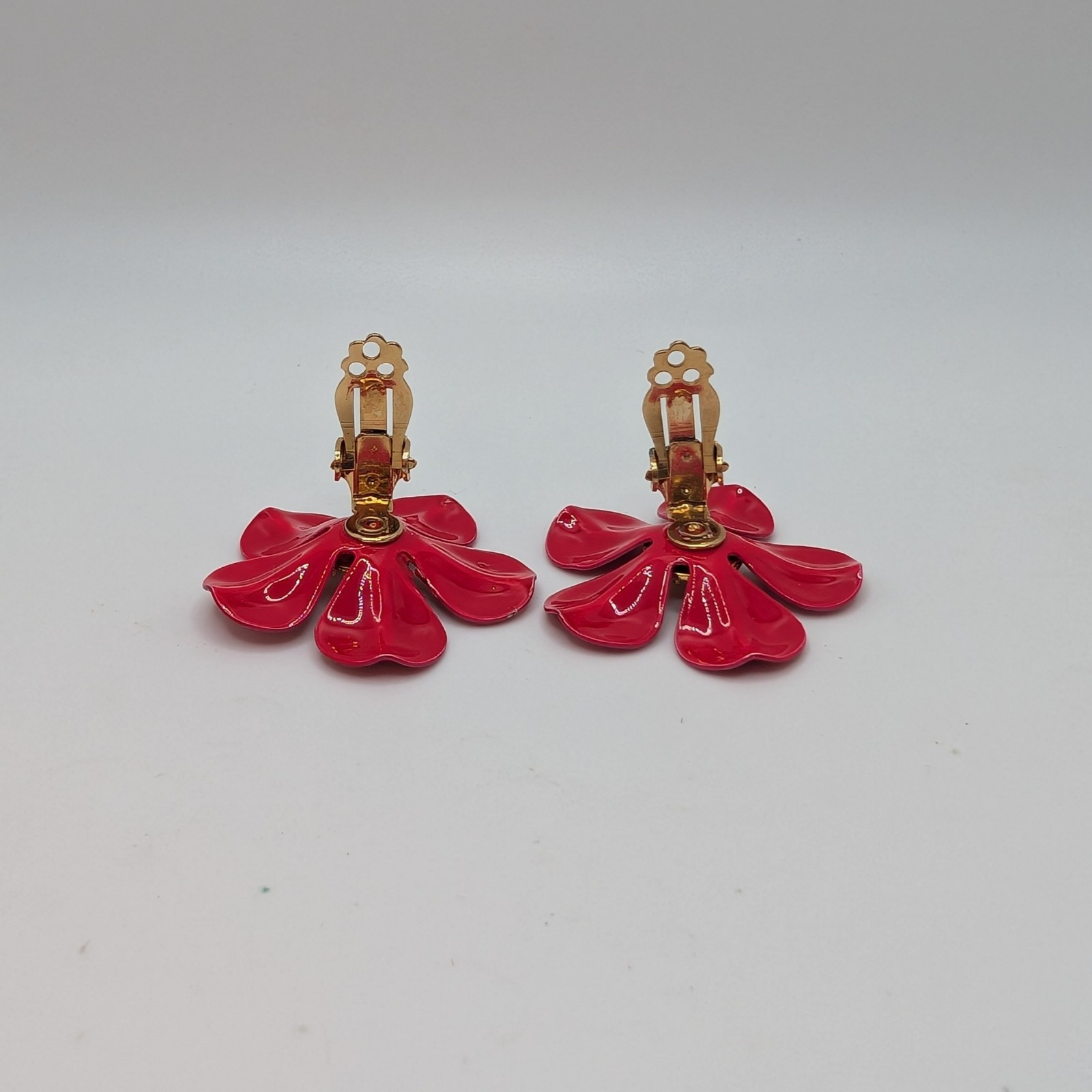 VTG Bright Red-Gold Metal Enamel Flower Power Brooch & Clip On Earring Set