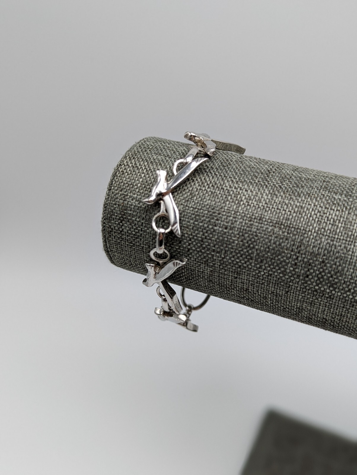 Vintage Silver Tone Flying Stretched Wing Bird Dove Chain Link Bracelet Animals