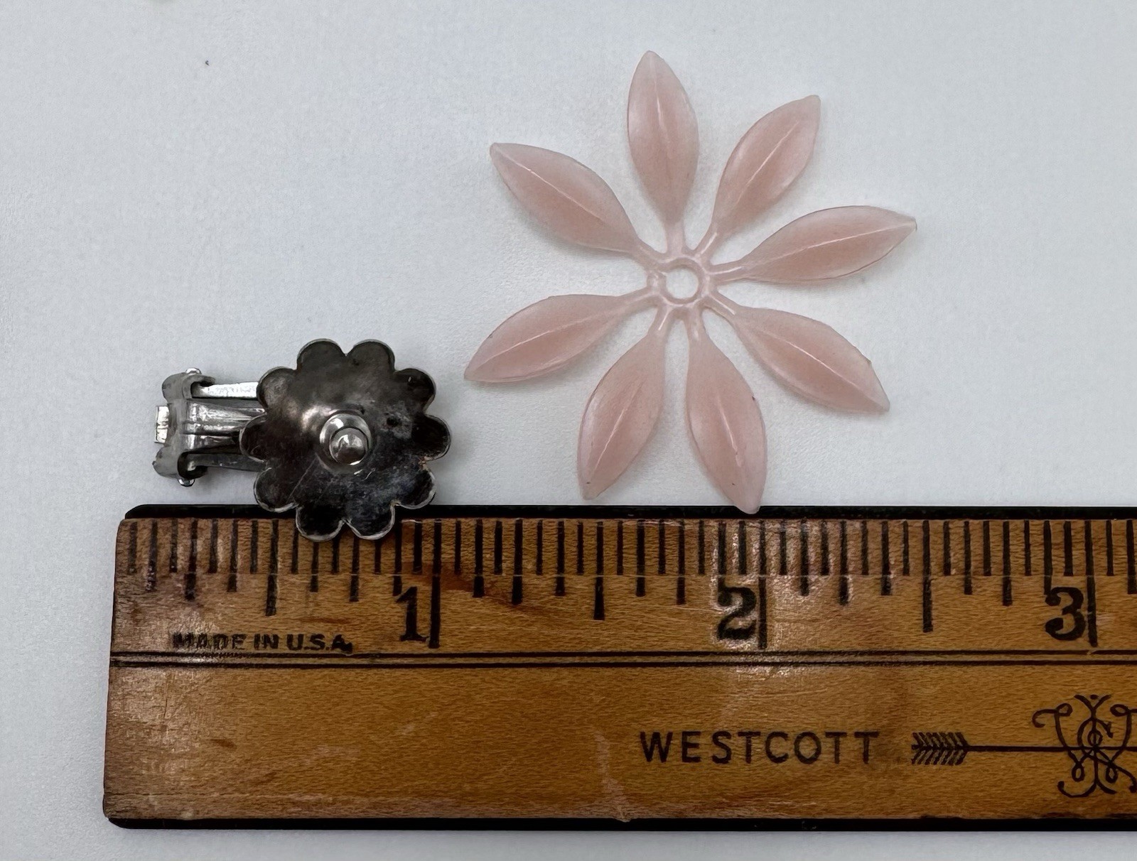 Vintage Interchangeable Plastic Daisy Flower Clip On Silver Tone Earrings