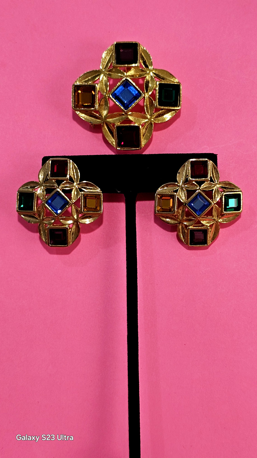 VINTAGE LADY REMINGTON earing pendent & pin set gold tone, colored square stones