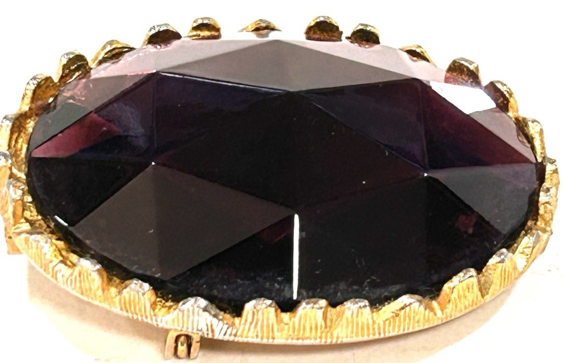 VINTAGE unsigned PURPLE AMETHYST FOIL GLASS GOLD TONE OVAL PIN SLIDE 1 .75″