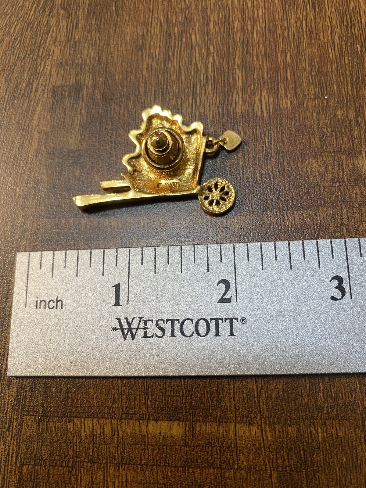 Vintage Lot Of 13 Marked Avon Brooches Pins Gold Tone Various Subjects NICE!