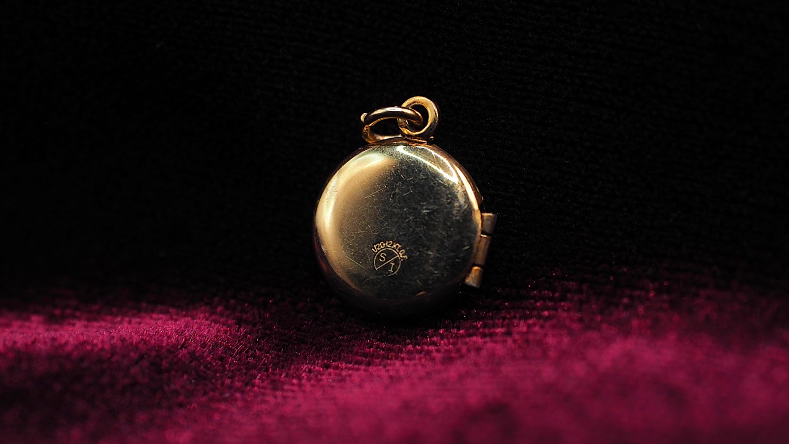 Vintage – 1/20 12kt Gold Filled – Round Minatare Locket – Pendant/ Charm