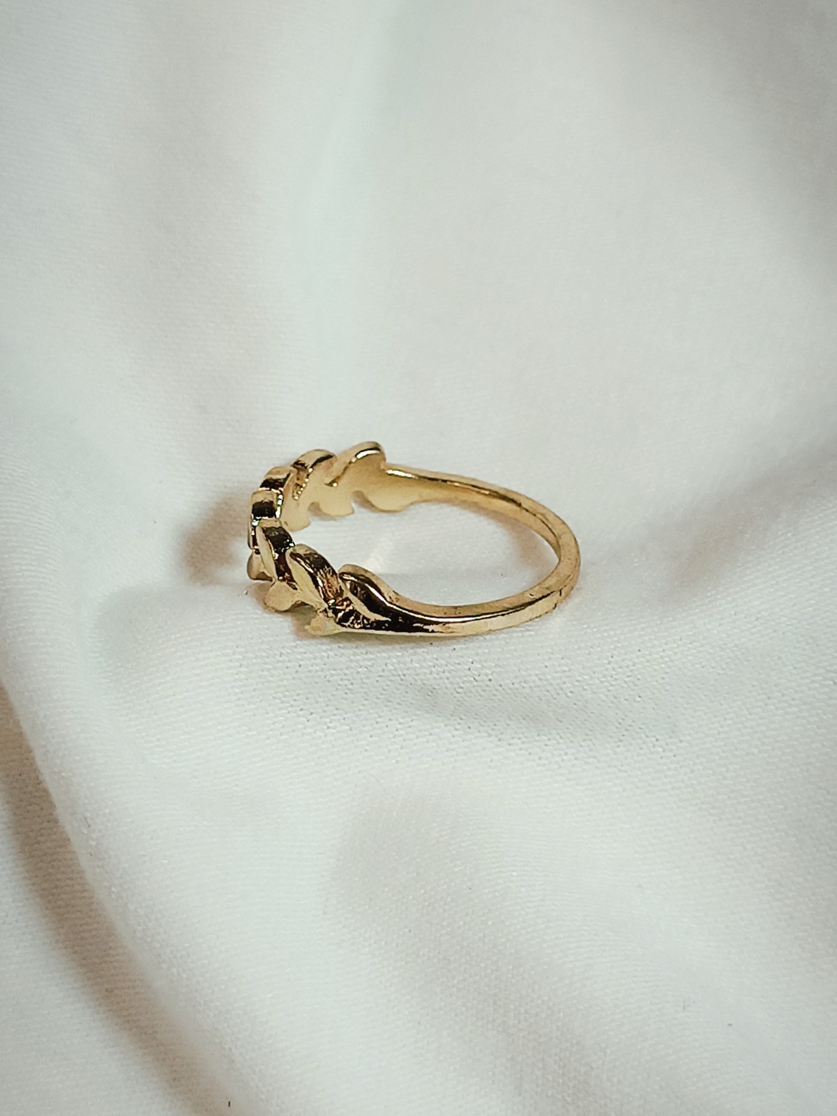 Vintage Leaf Ring – Size 5.5 – Gold-Tone Metal Alloy – Nature-Inspired Design