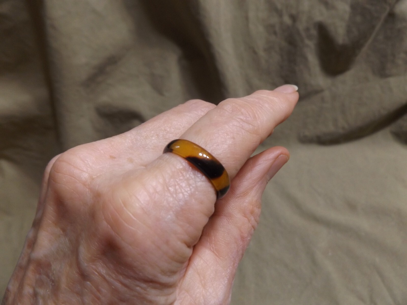 Vintage 1/4″ Turned Turtle Shell Ring Women’s ~9 3/4+ unused old new stock