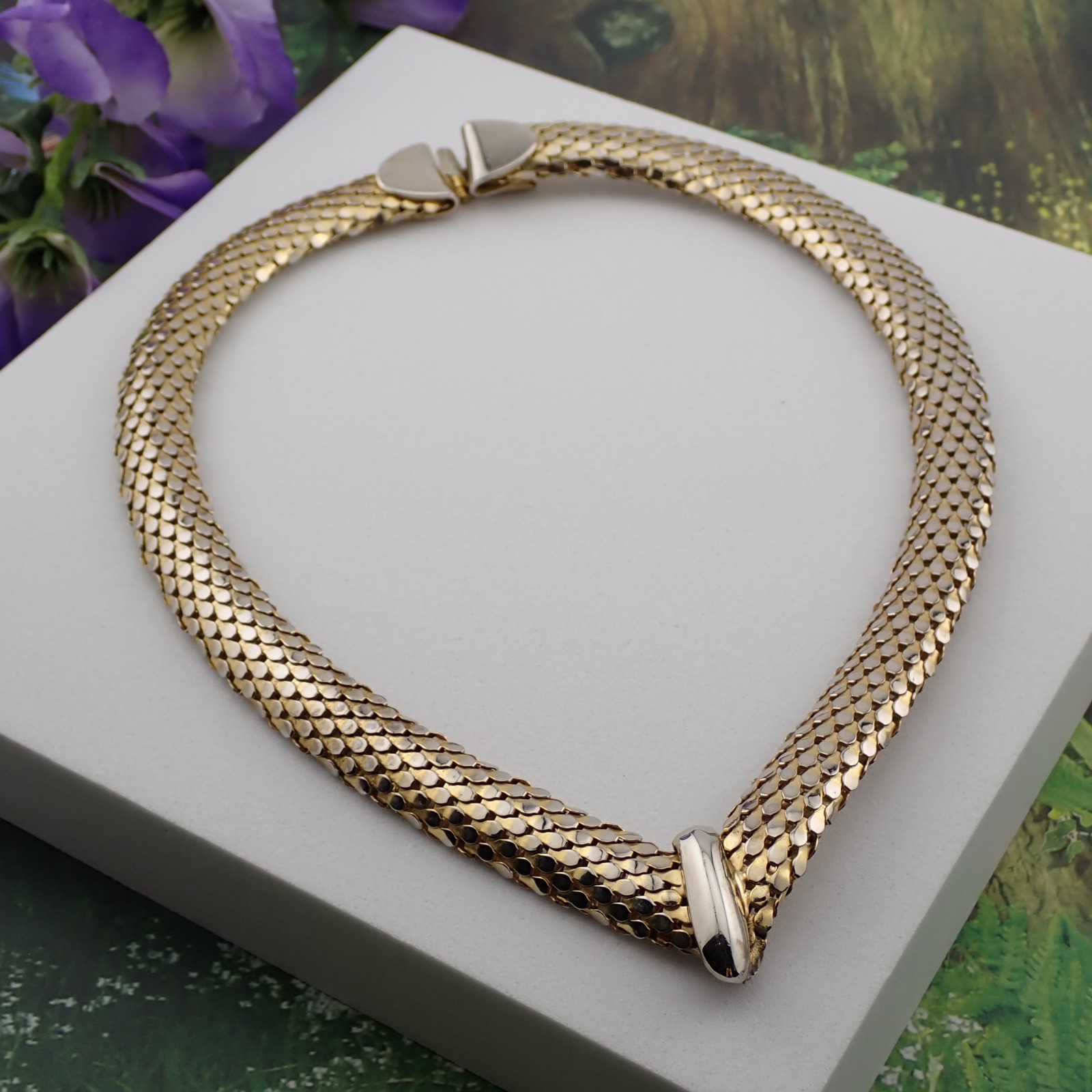 Vintage Gold Tone Mesh 10mm Short 14″ V Shaped Choker Necklace