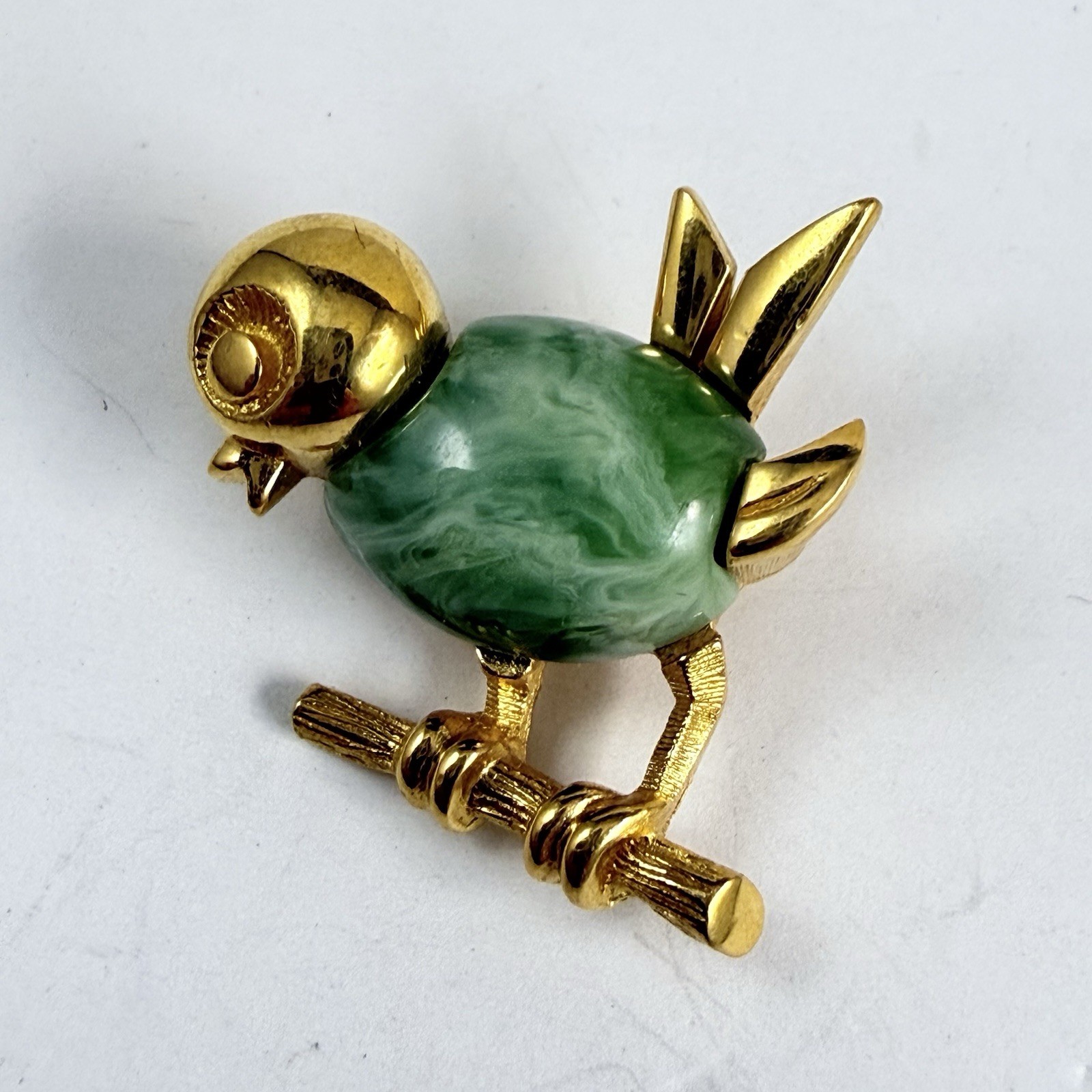 Vintage Trifari Green Faux Jade Gold Tone Little Bird On Branch Brooch Pin