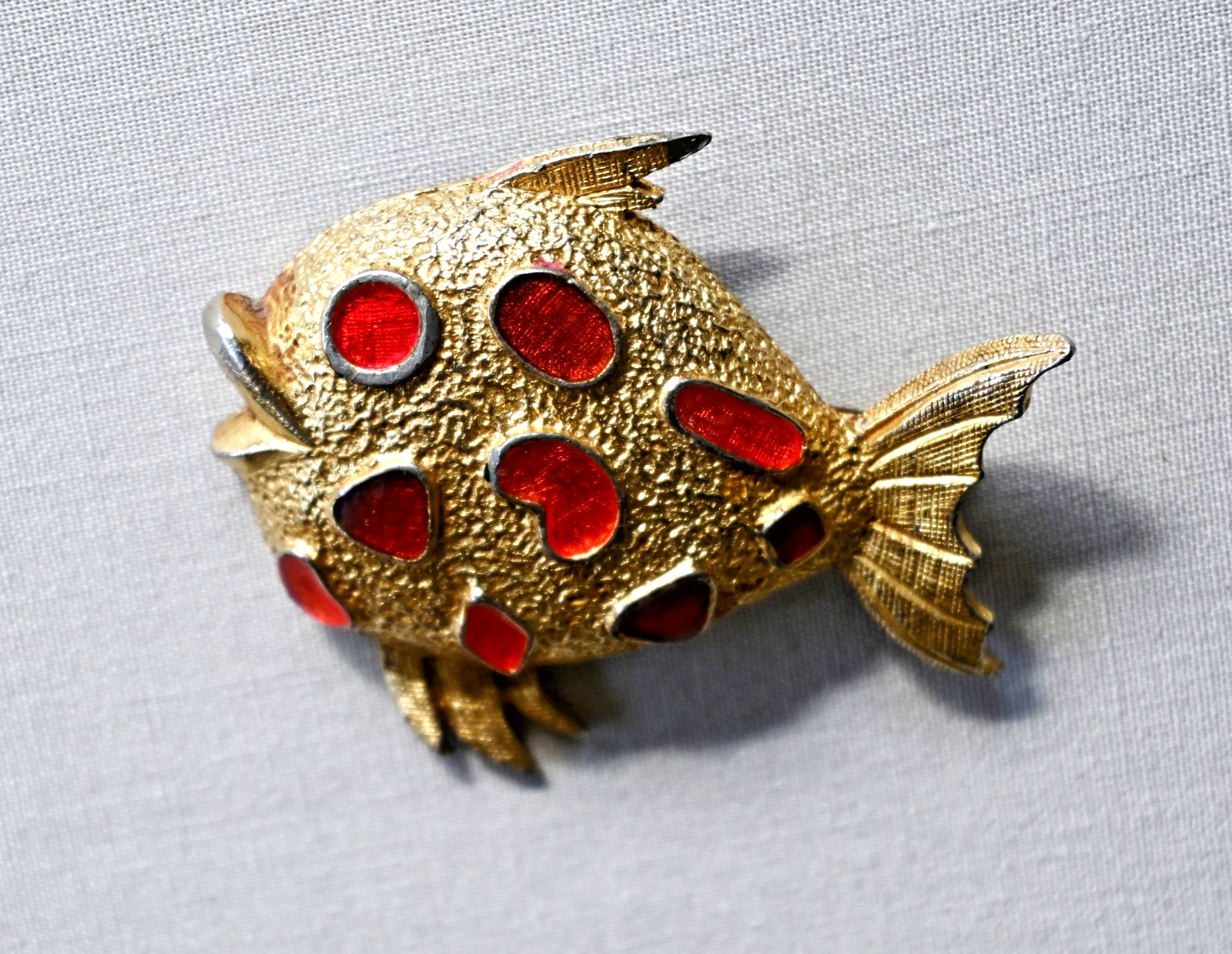 Vintage Florenza Enamel Textured Gold Tone Fish Brooch Pin Signed