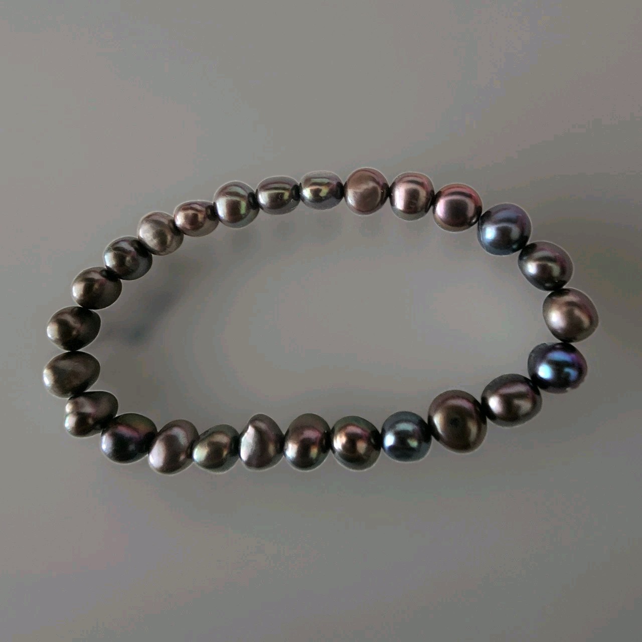 LUMINOUS PEARL BRACELET W./SHADES OF PURPLE, GREEN, BLUE & LAVENDER (Stretch)