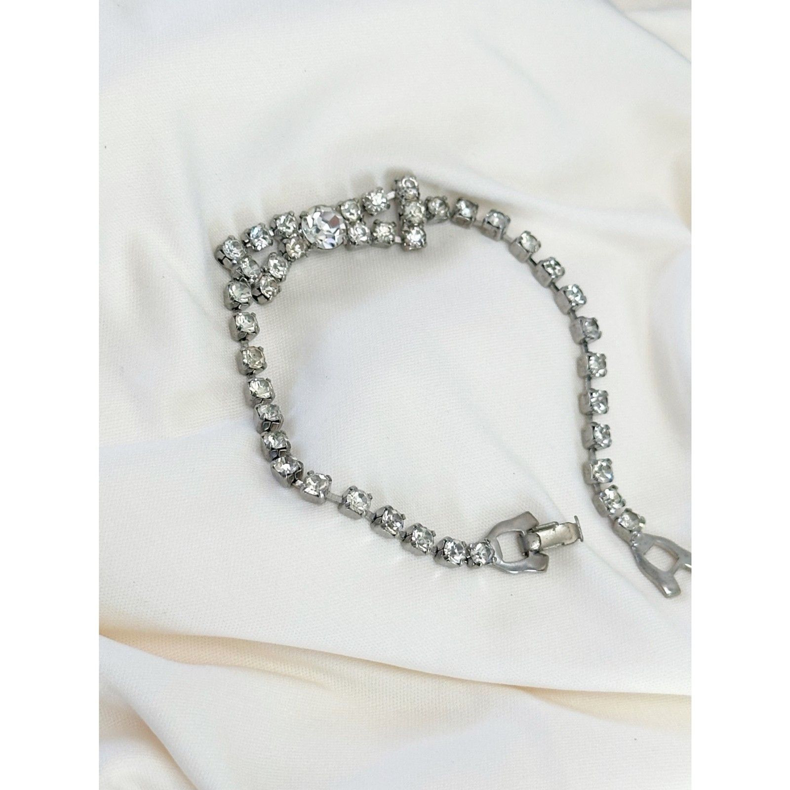 Vintage 1950s Smart Set Rhinestone Bracelet – Bowtie Design, 7″