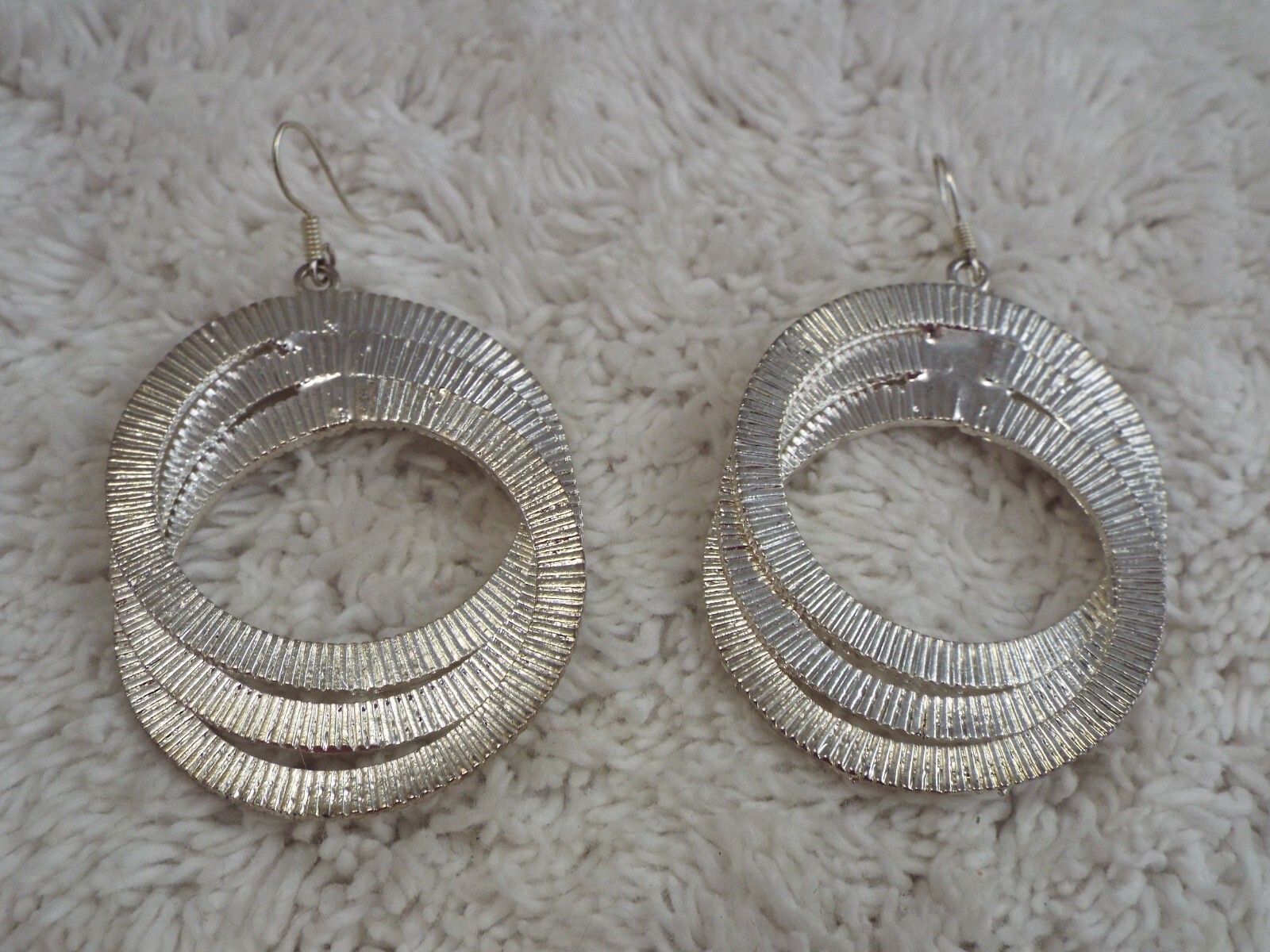 Silvertone Ring Hoop Pierced Earrings (D52)