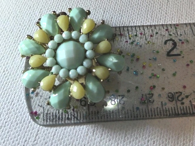 VTG Flower Ring Adjustable Faceted Acrylic Light Blue Green Chunky Glam Gold Set