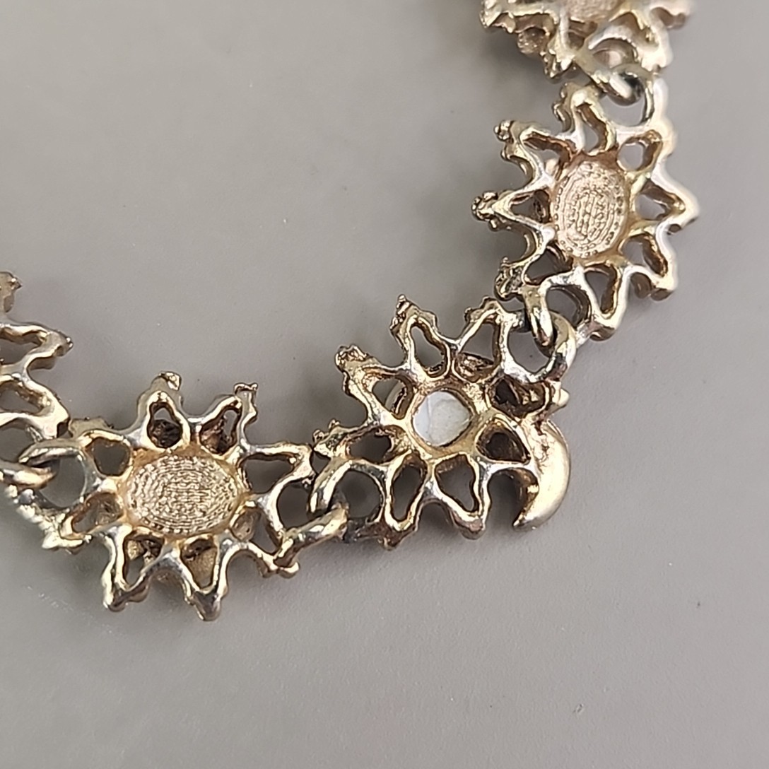 Vintage Flower Chain Bracelet Burst Textured 12mm MOP Bead Gold Tone 6.5″