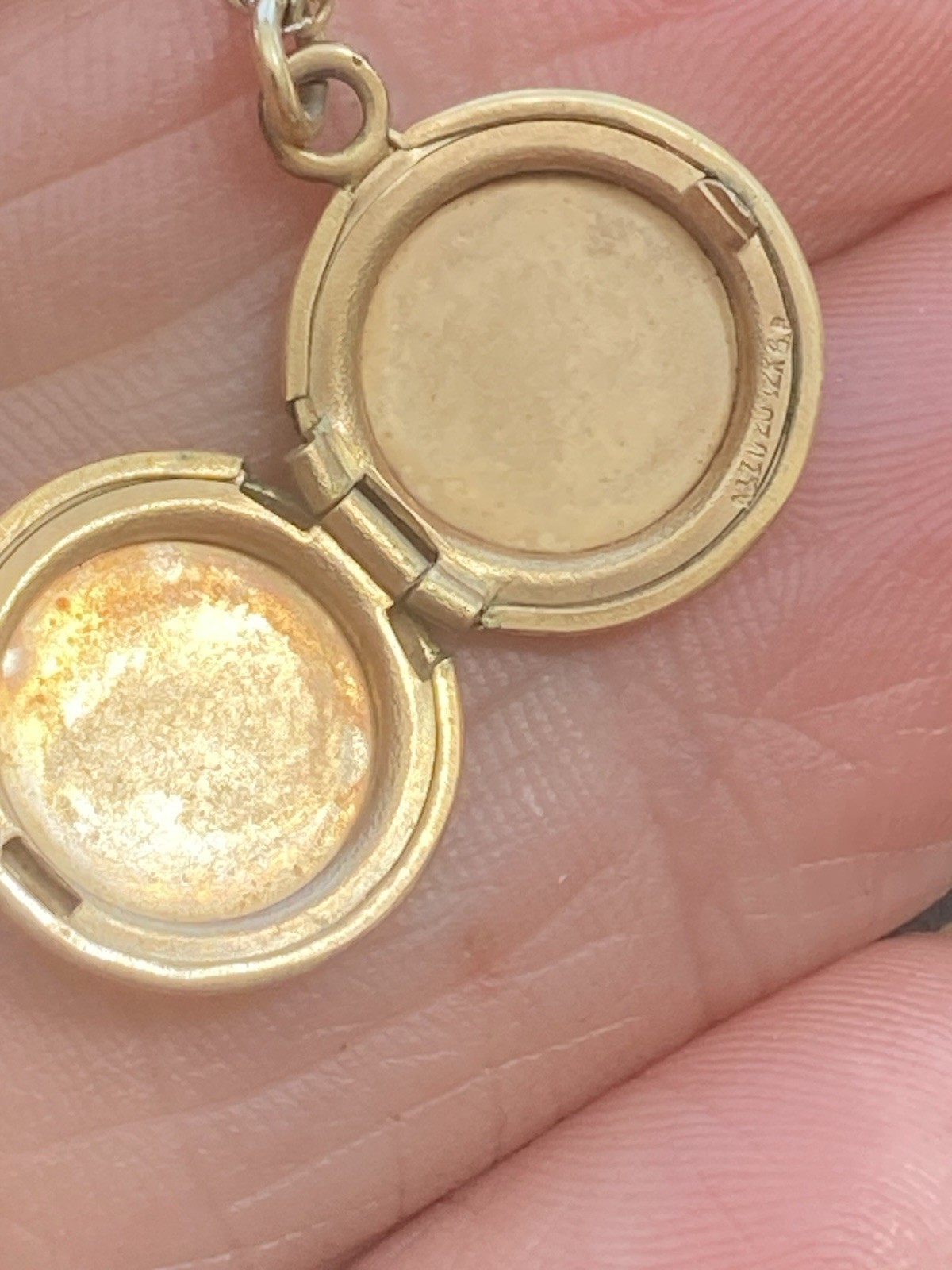 Vintage Gold Fill Locket Tiny Etched Round Photo Charm Chain 14.5″ Pendant