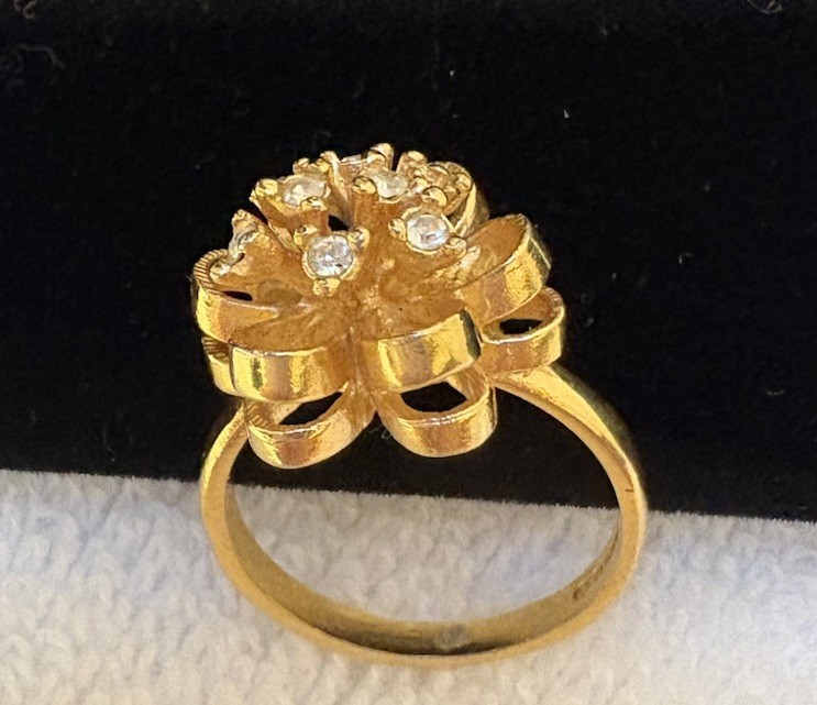 Vintage 18K Yellow Gold plated Ring Clear Rhinestones Size 9 Grams 5.3