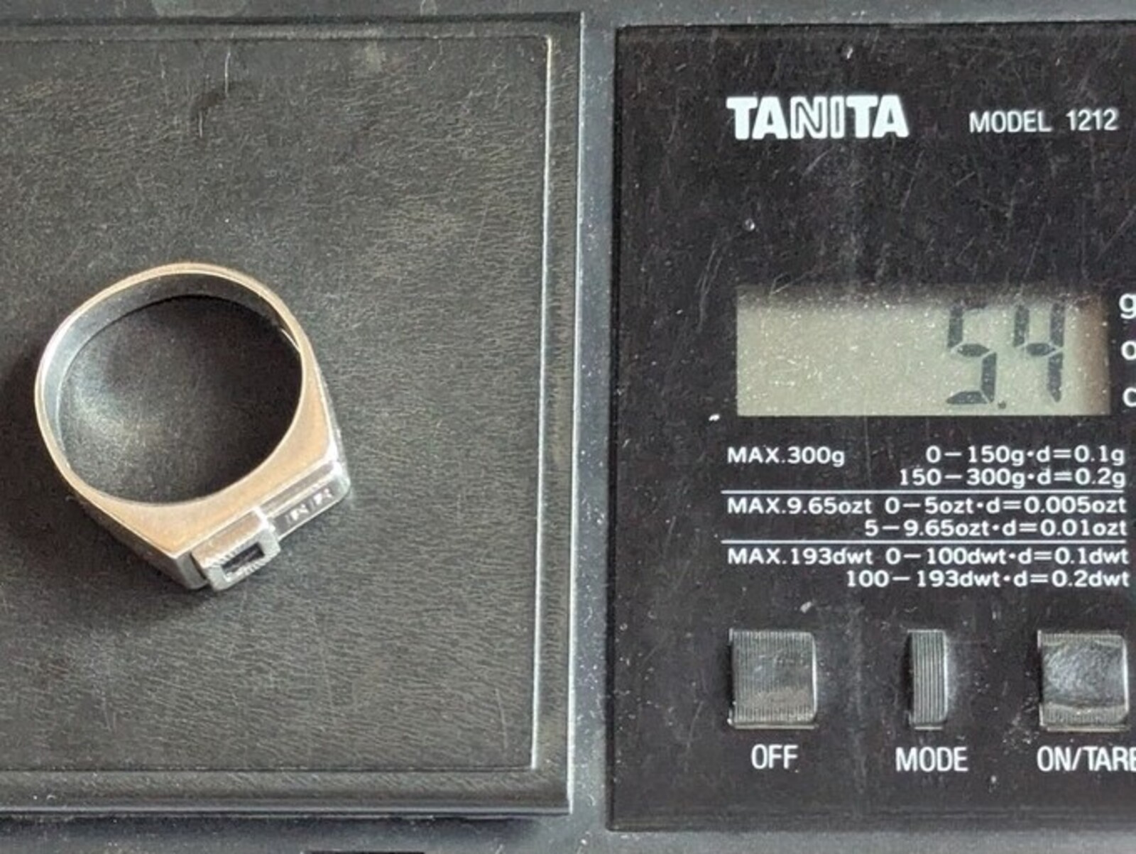 Vintage men’s signet ring sterling silver 925 Size 11.5 wt. 5.4 g.