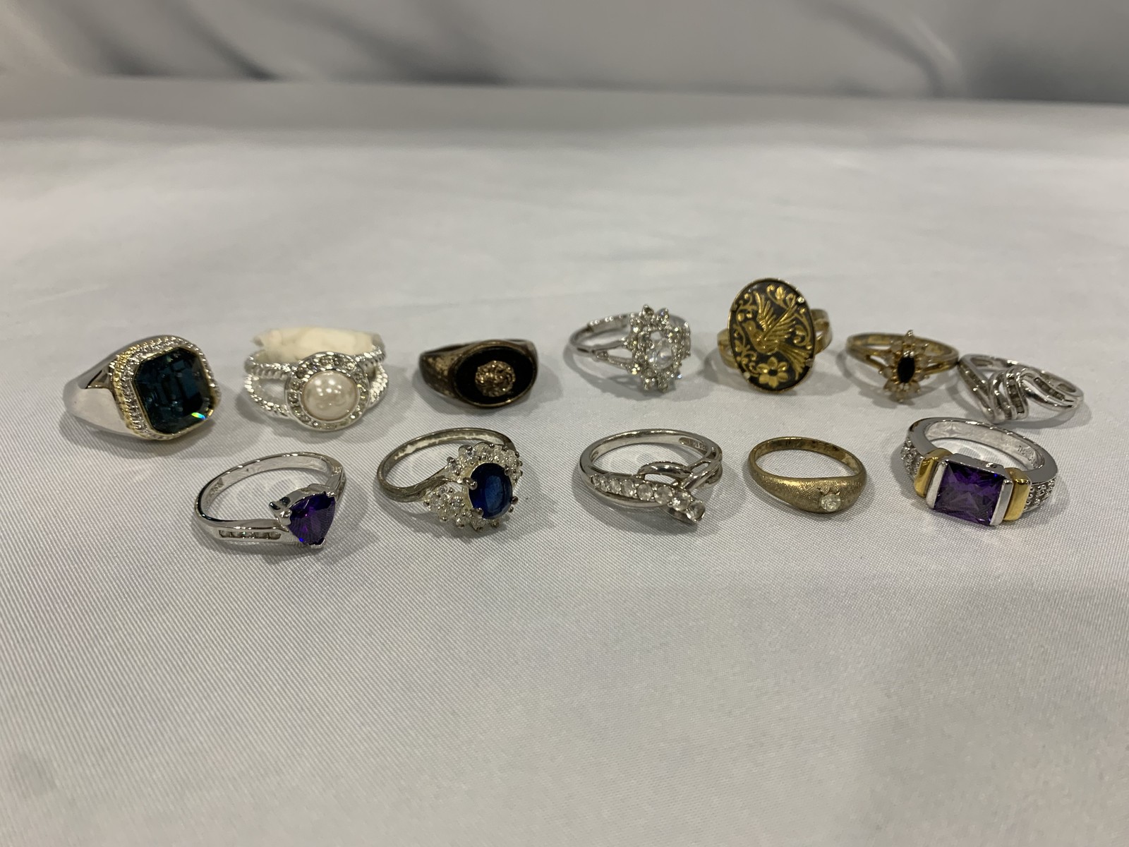 N/A Large Assorted Lot of Vintage & Costume Jewelry