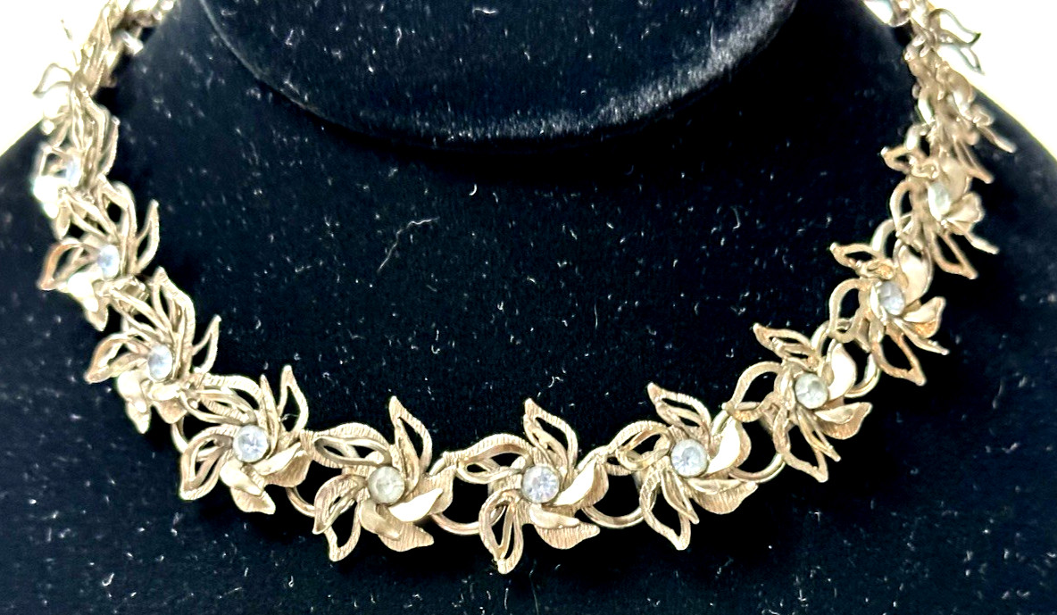 Vintage Mid Century Raised Flower Blue Rhinestone Collar Choker Necklace n908