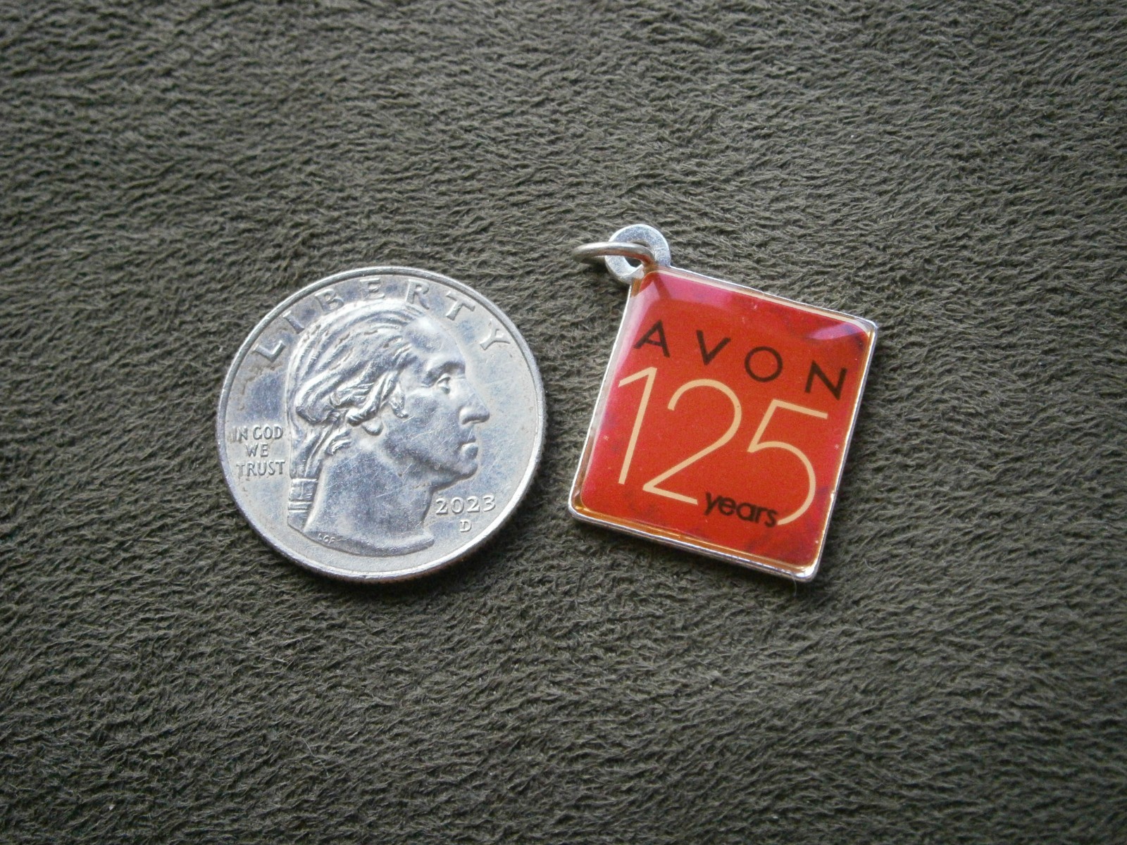 Avon 125 Years Anniversary 2011 Silvertone Enamel Bracelet Charm Pendant 3.4g