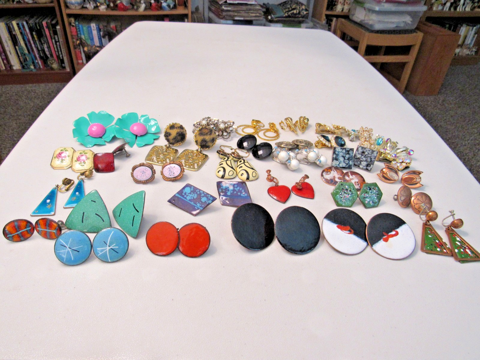 LOT OF 33 VINTAGE EARRINGS CLIP SCREWBACK ENAMEL RHINESTONE EISENBERG SARAH COV