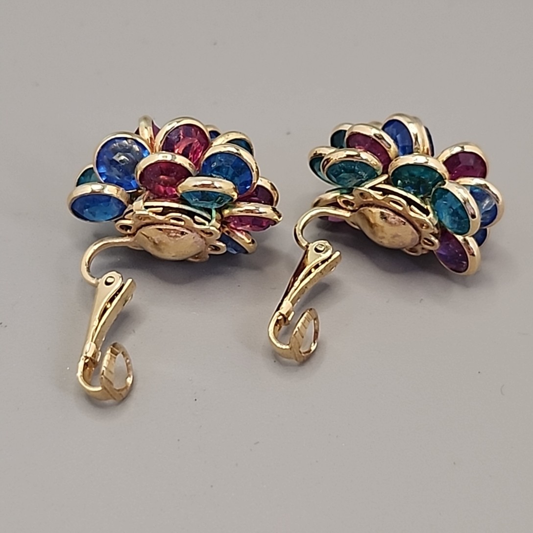 Vintage Open Bezel Clip On Earrings Gold Tone Layered Multicolor 3/4″