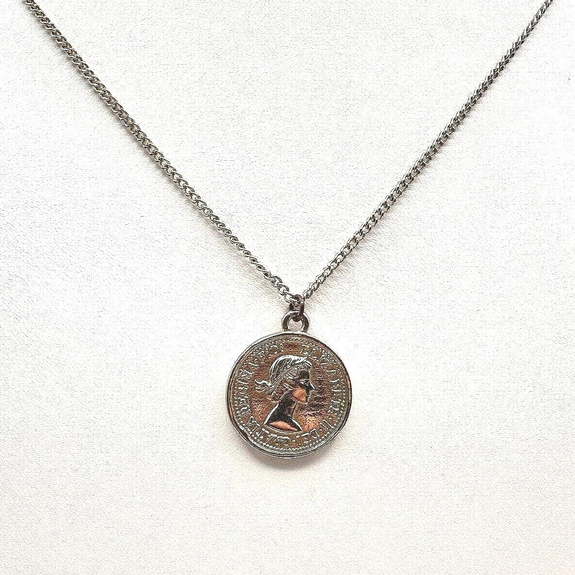 Vintage 70s Queen Elizabeth II British Five Pence Coin Pendant Necklace Jewelry