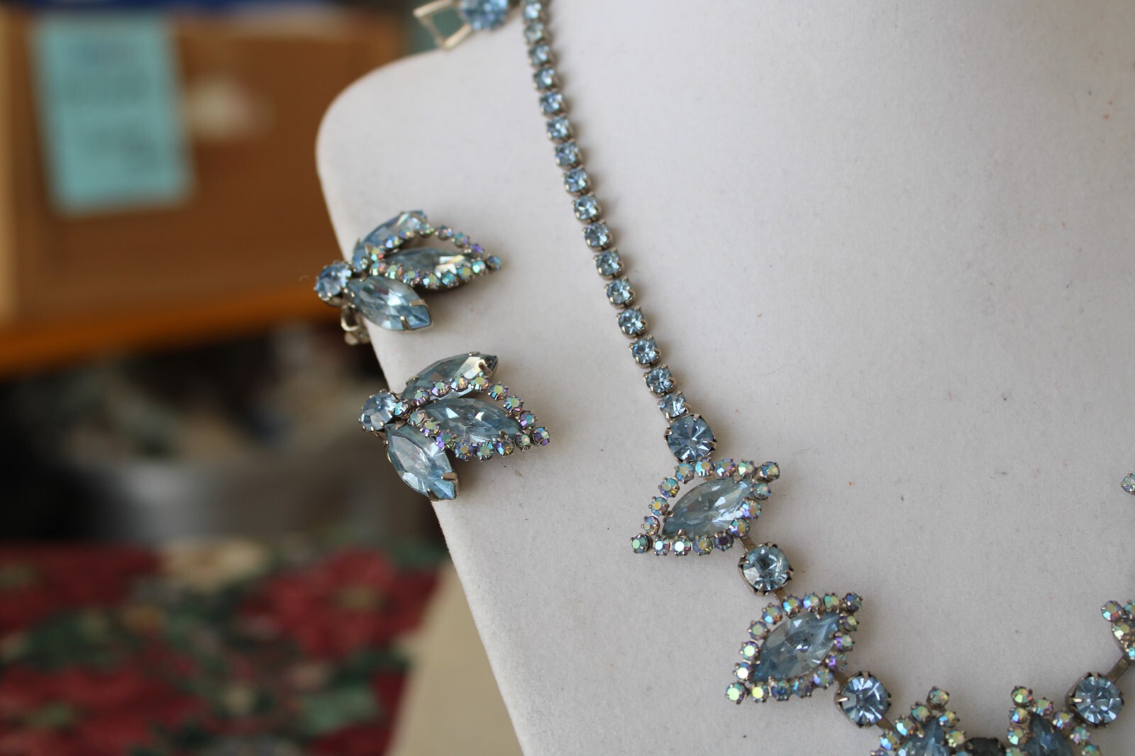 Weiss Vintage Icy Blue Carnival Glass Design Necklace, Earrings & Bracelet Set
