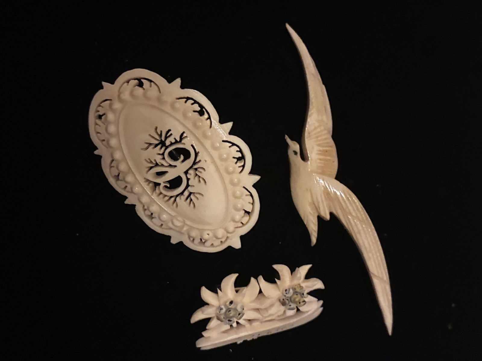 Chinese Export Carved Bovine Bone Brooch Demi Vintage Antique Jewelry