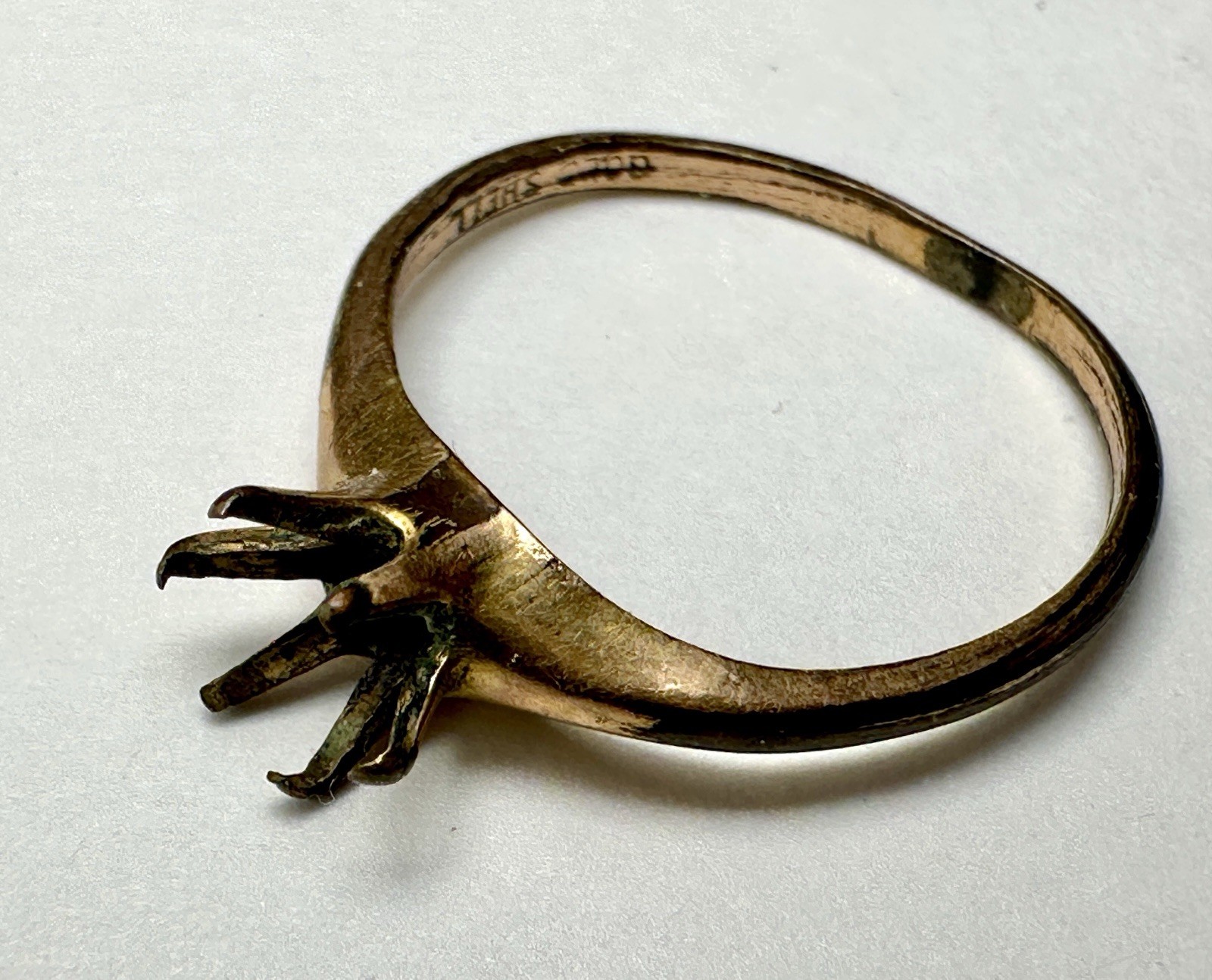 2 Vintage Gold Shell Rings, Unknown Sizes & No Stone