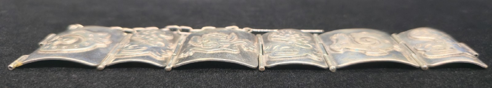 Vtg Sterling Silver Mexico Tribal Warrior Dragon Mythical Creature Bracelet