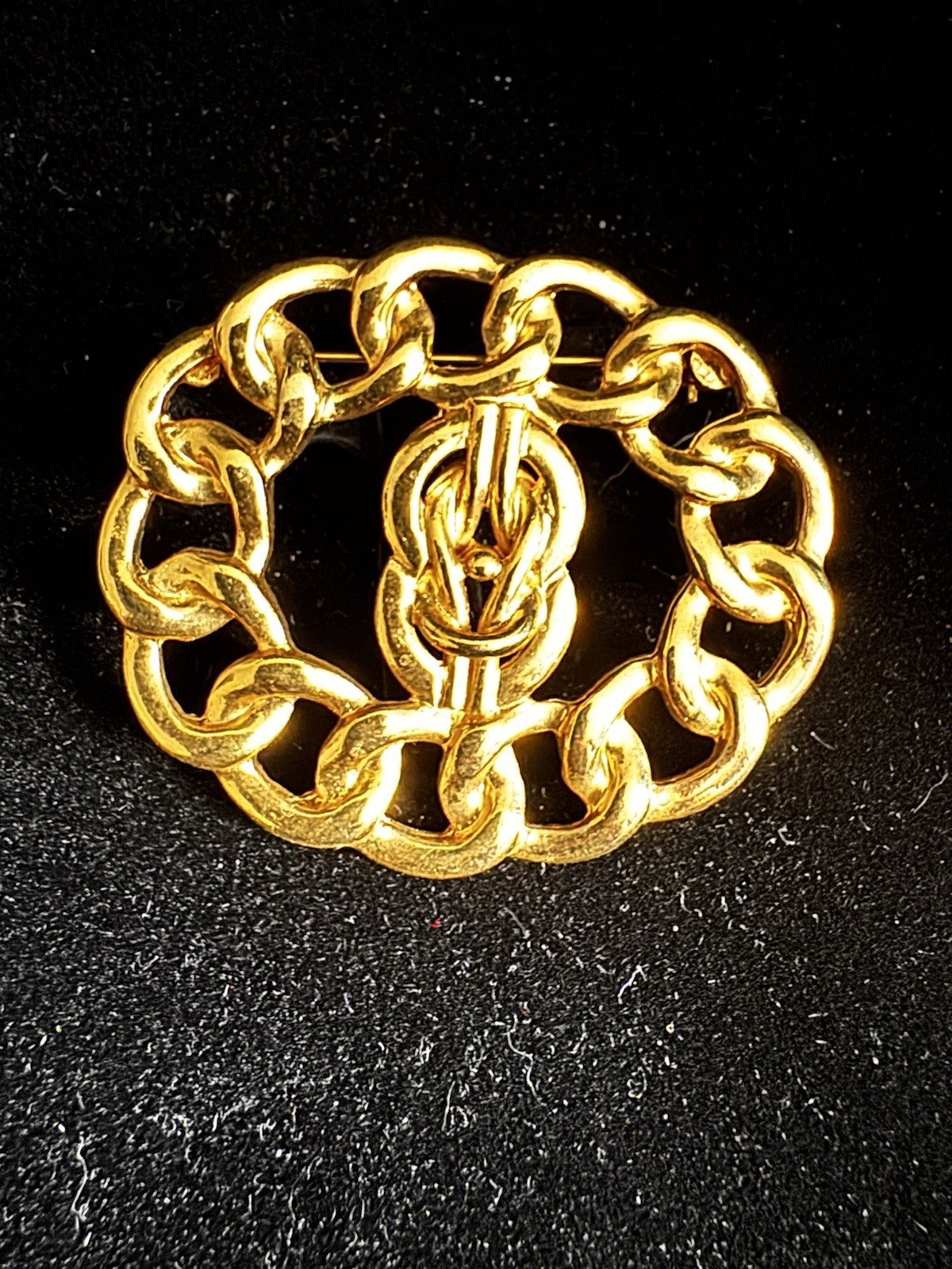 Vintage 1980 Gold Tone ChainLink Decorative Brooch