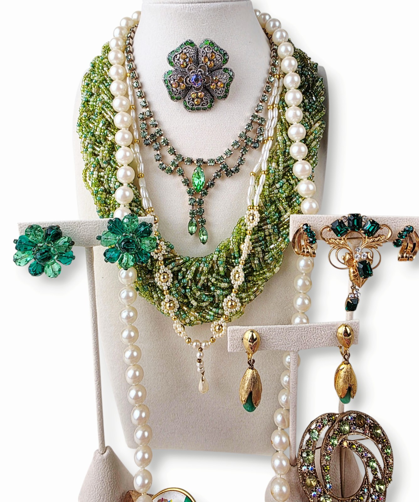 Grandma’s Vintage Green Jewelry Lot Some Signed 1.10lb All Wearable/Resellable