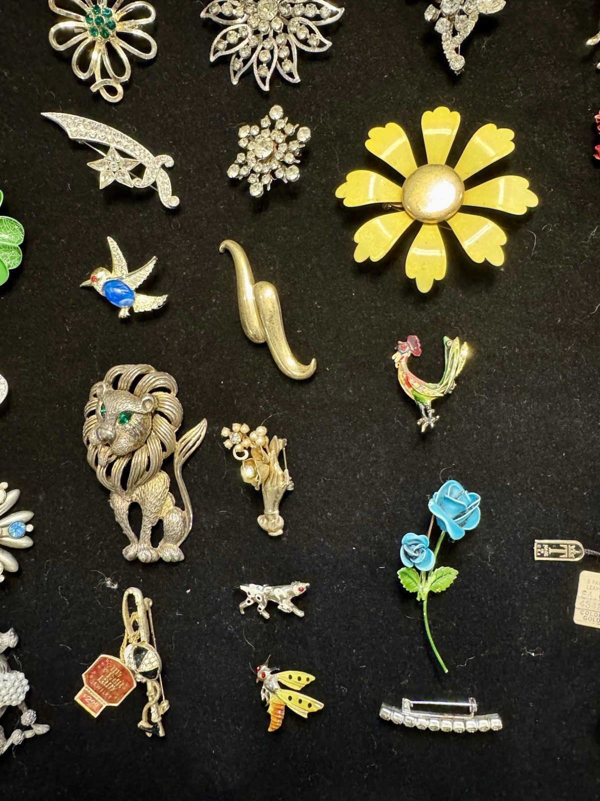 175 Pieces Estate Collection Vintage Brooches Coro, Kramer, Gerry’s, Ora Lisner