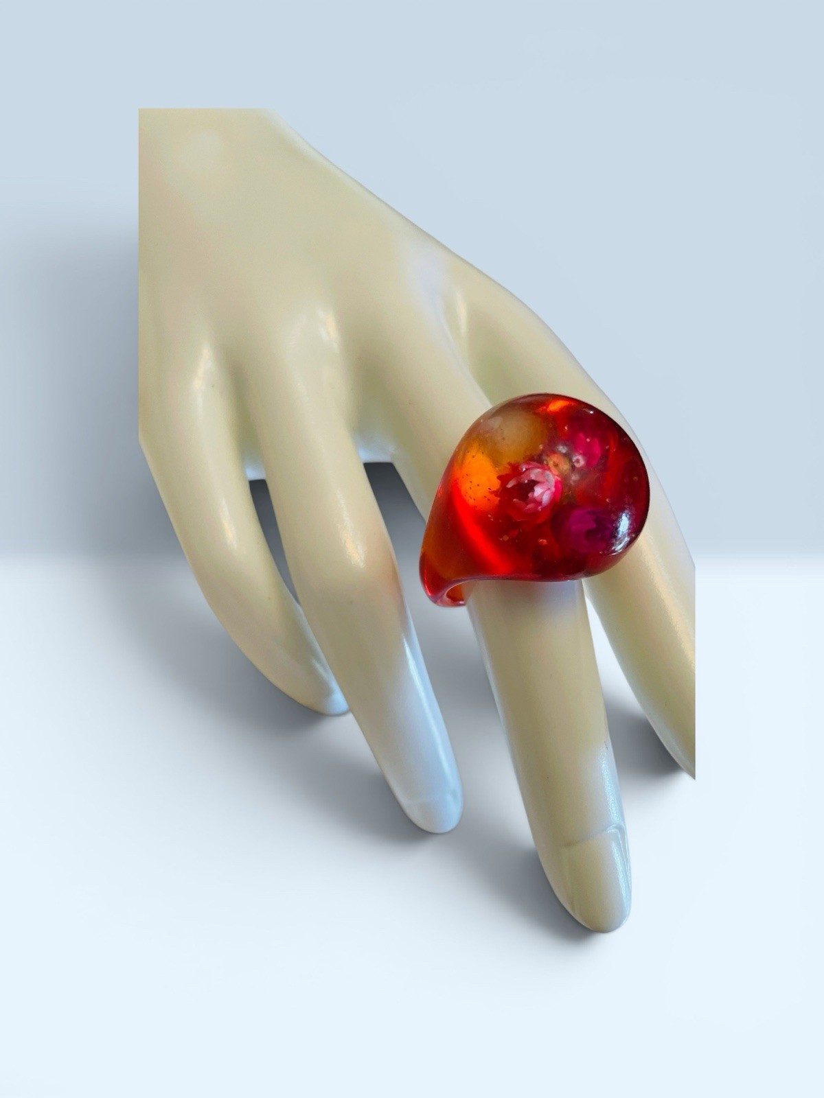 Lucite Resin Ring Encased Flowers Size 8 Pink Orange Translucent Groovy