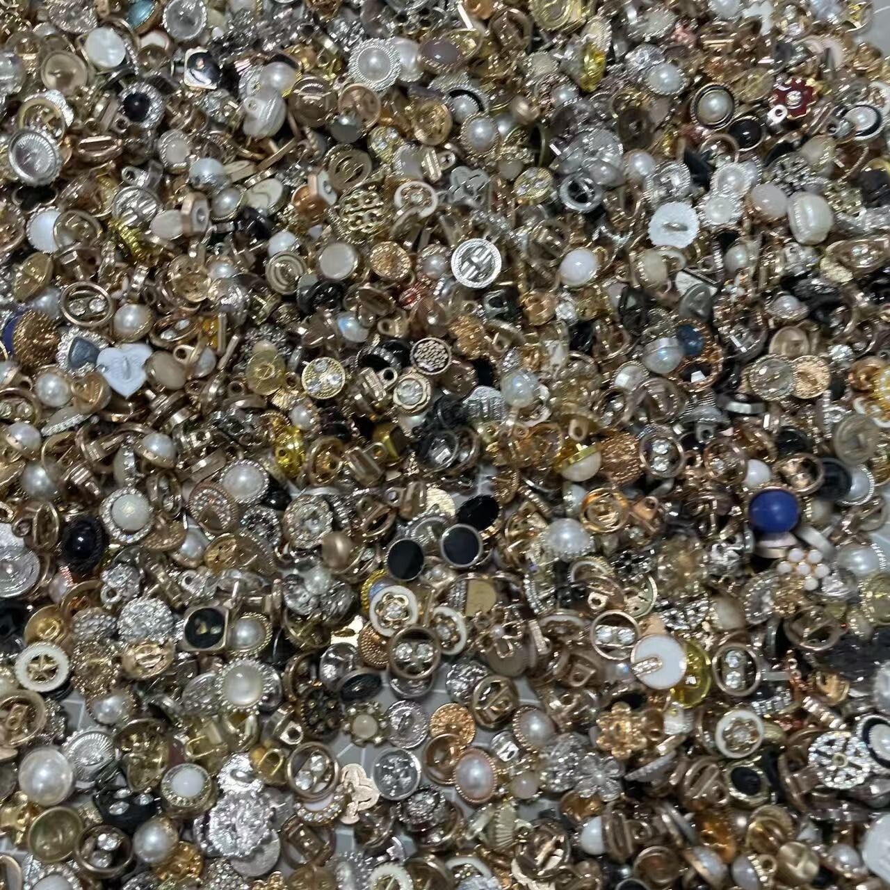 Vintage-now Costume Jewelry makeing Lots button Read Description 50pcs