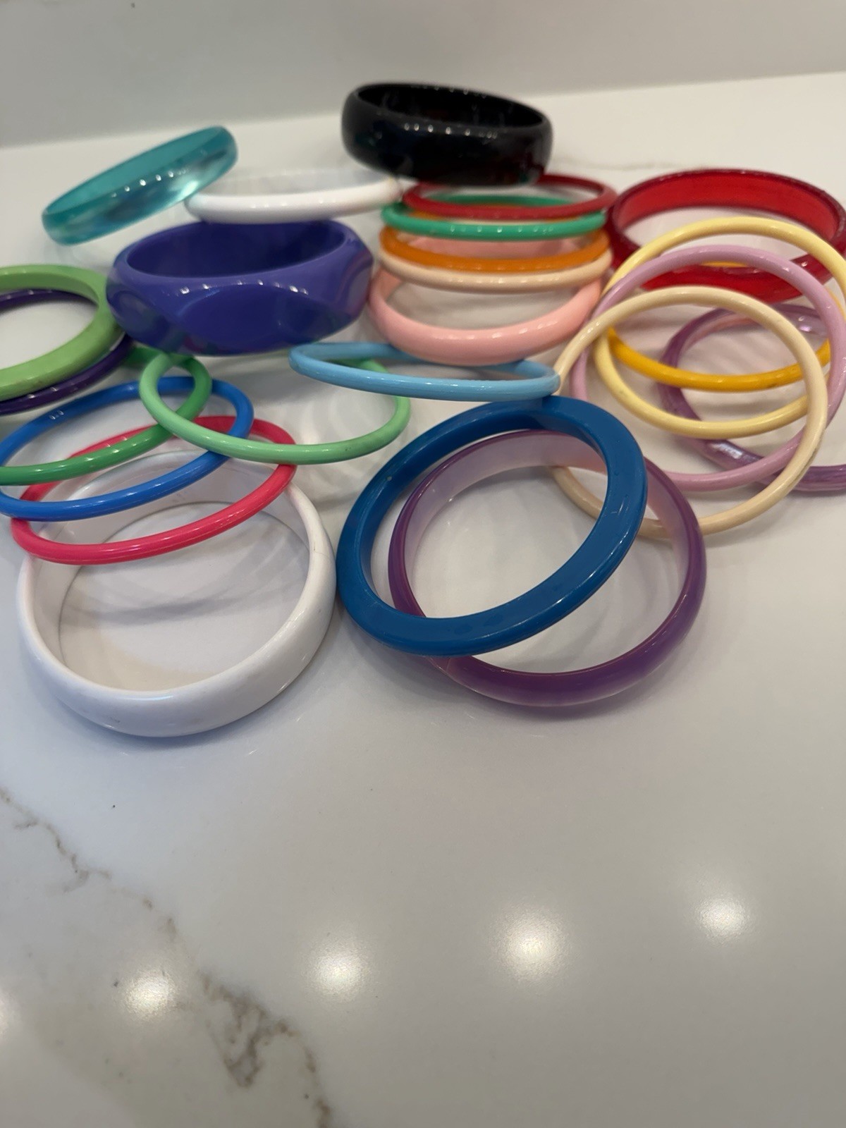 Vintage Lucite Acrylic Plastic Bangle Bracelet Lot 25 Colorful Stackable Retro