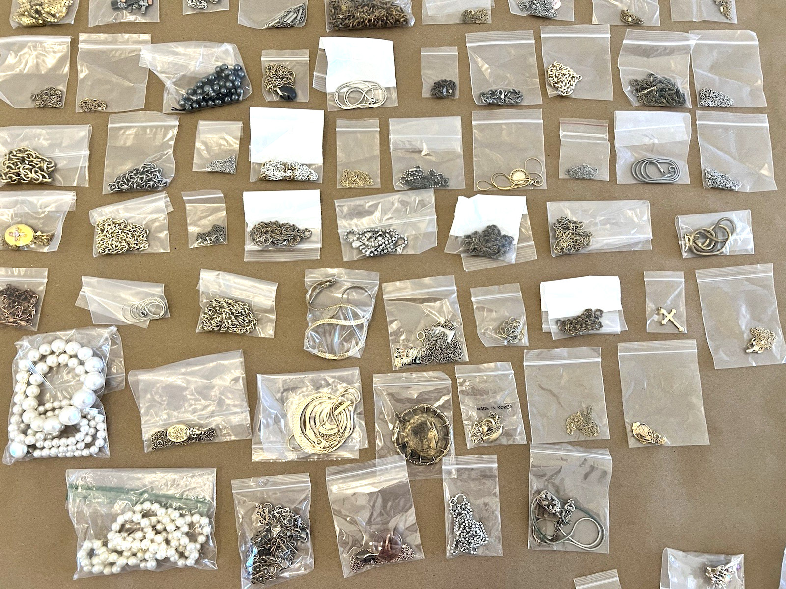 30lb LOT Vintage Jewelry Necklace Brooch Pendant Earrings Bracelet Costume Watch