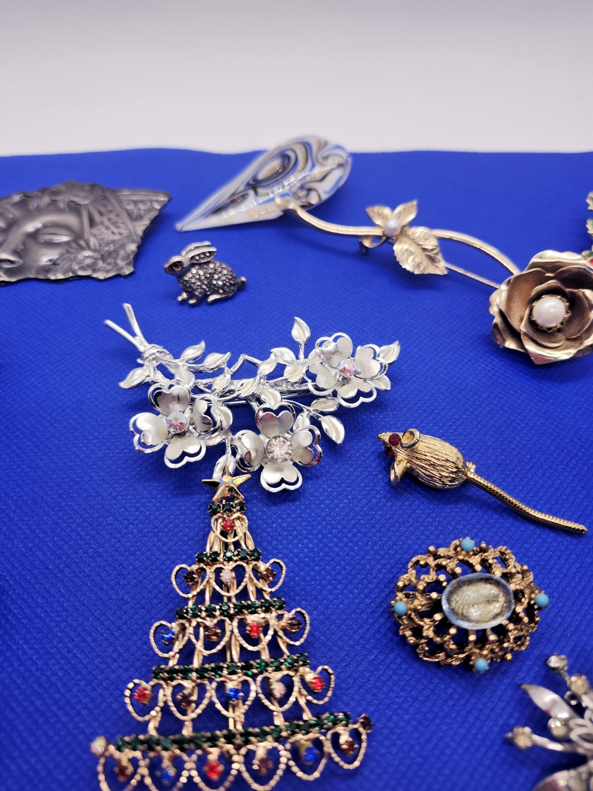 VTG Brooch & Lapel Pin Jewelry Lot Mixed Rhinestone Floral Bird Rabbit Mouse 15+