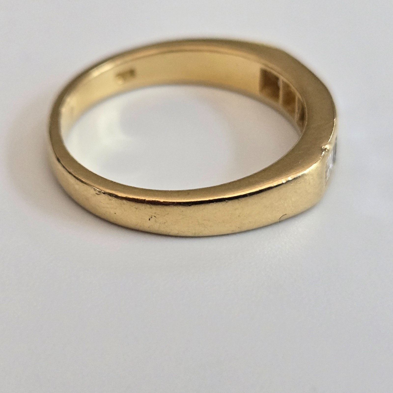 Vintage 18ct Yellow Gold Ring Diamond Stones Hallmarked Ring Size O 1/2