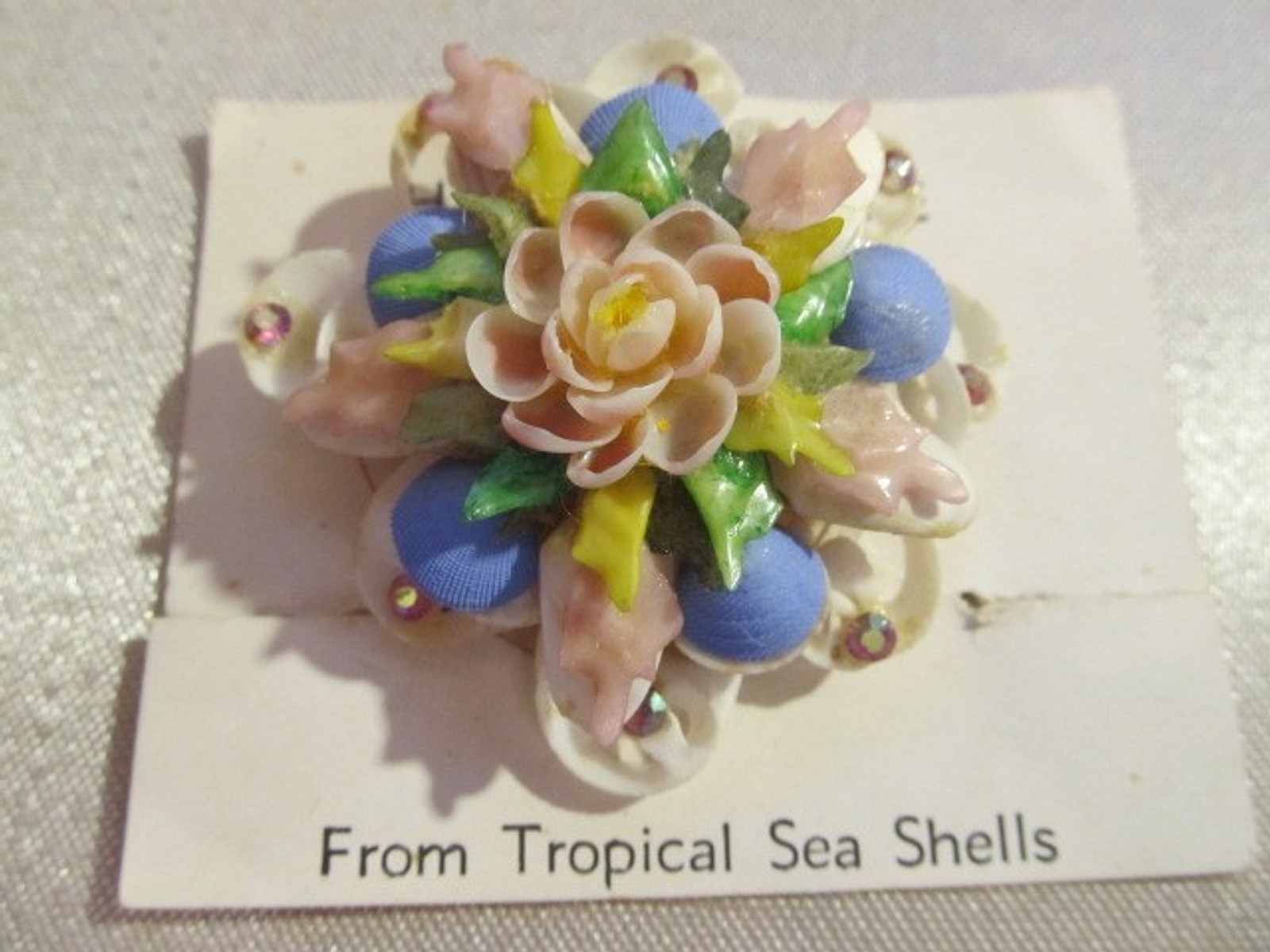 Vintage Folk Art 50s Beach Sea Shell Souvenir Big FLOWER Pin Brooch 2″+ Boxed