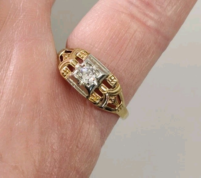 Vintage or Antique 14K Gold & Diamond Estate Art Deco Design Ring Size 7.5