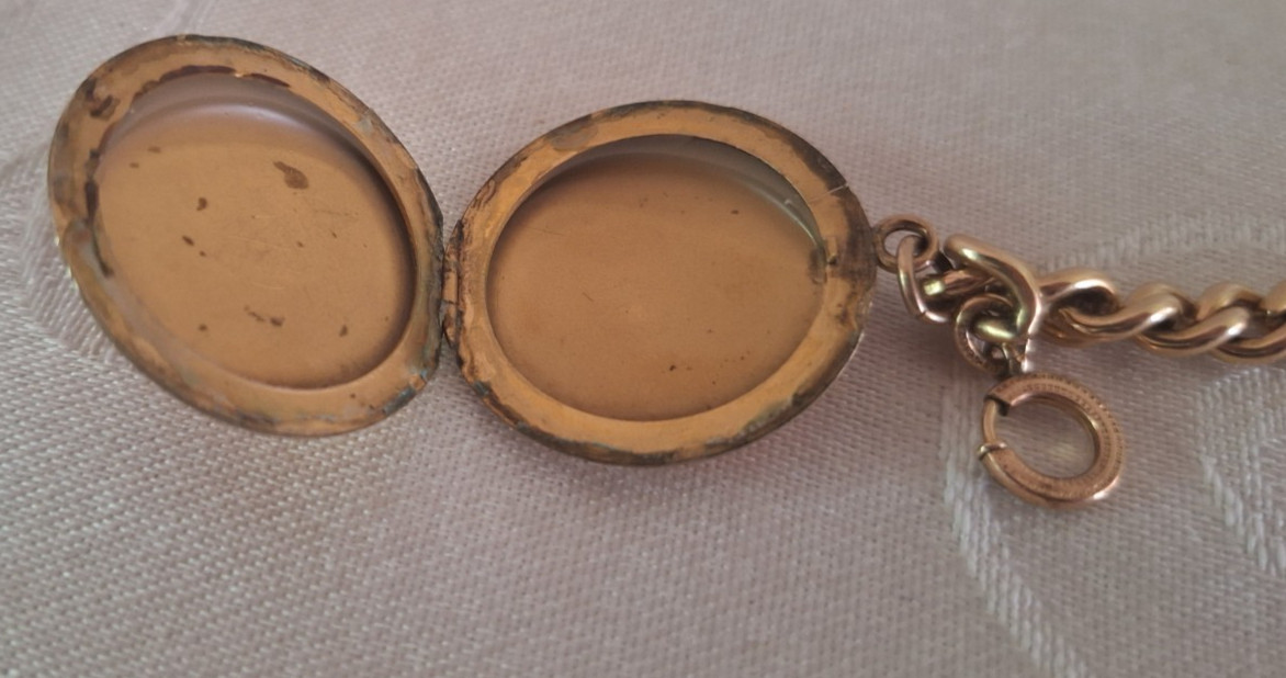VINTAGE VICTORIAN ENGRAVED LOCKET W/ LINK CHAIN, CHARM & CLOCK KEY