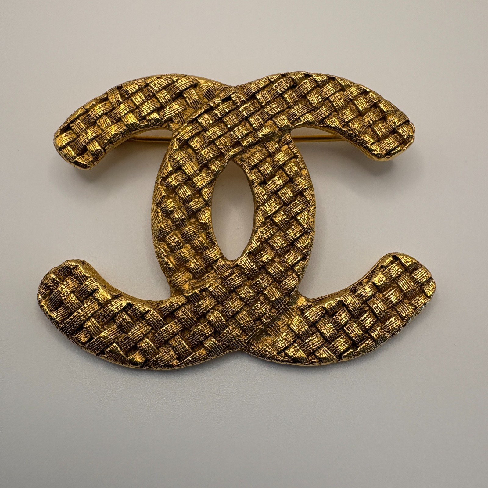 Vintage CHANEL Matelassé CC Gold-Tone Brooch Woven Mesh Pin Classic