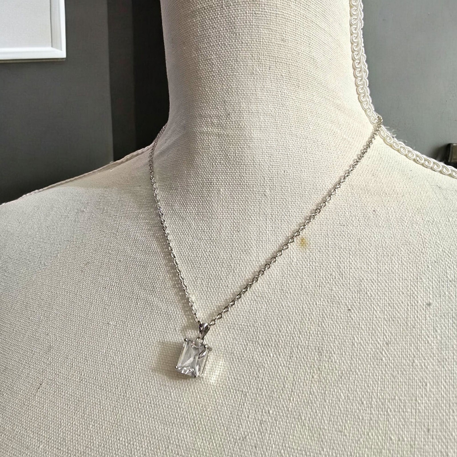 Necklace Crystal Pendant Square Shaped Signed JLO Silver Tone 18″ L SKU 2239