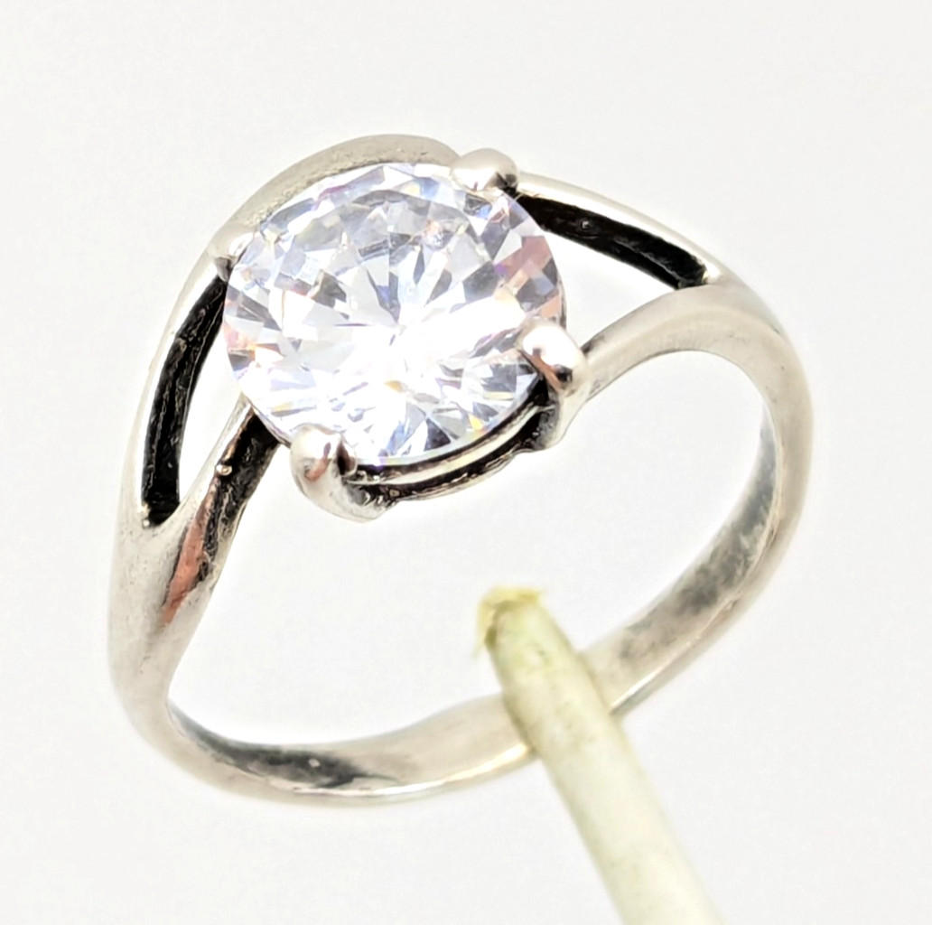 Vintage Elegant RING Silver 925 with Bright Stone-size: 7.5US(17.5mm) Ukraine#16