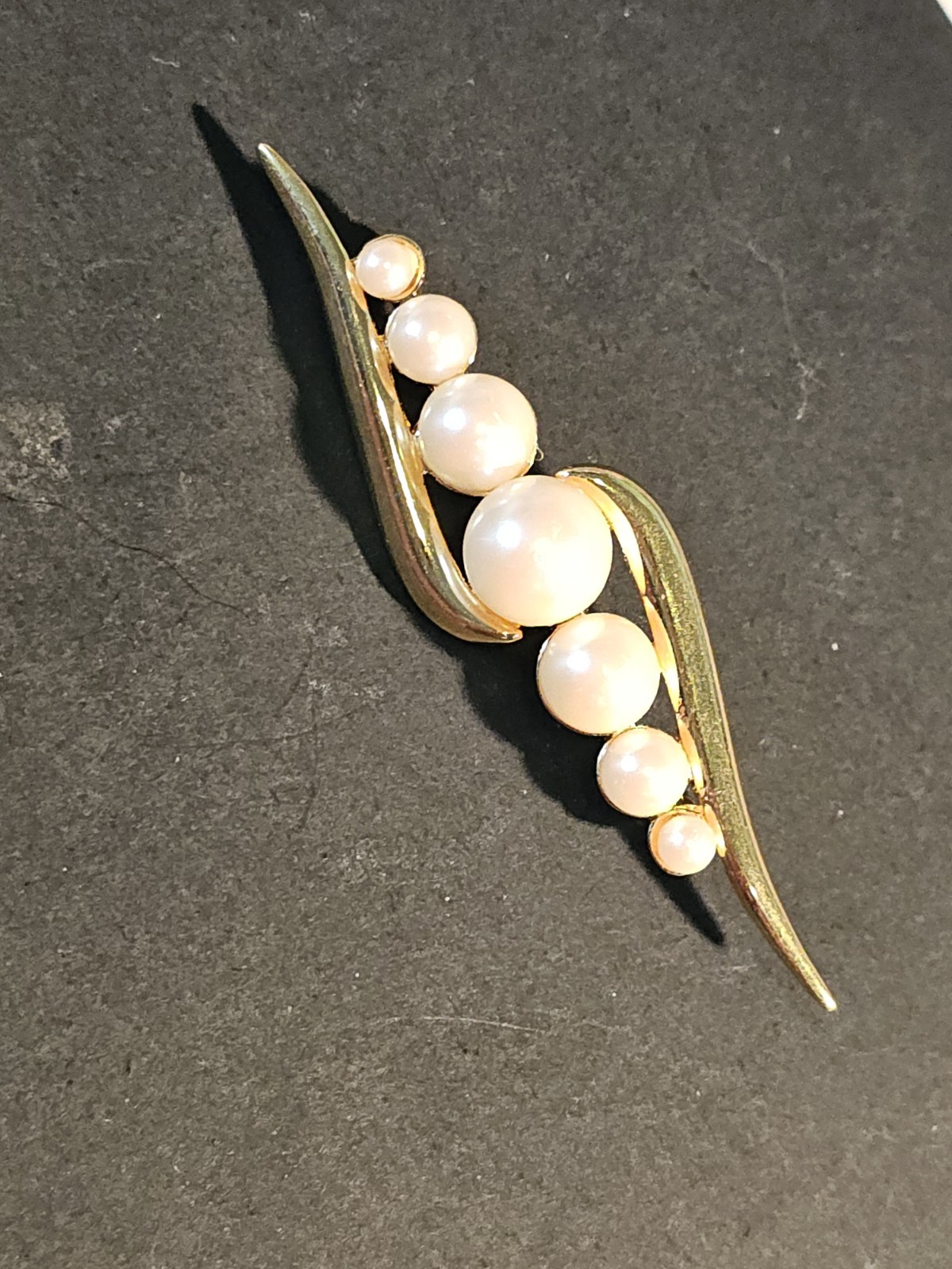 Vintage Monet Swirl Bar Brooch Seven Faux Pearls Graduated Gold Tone Polished