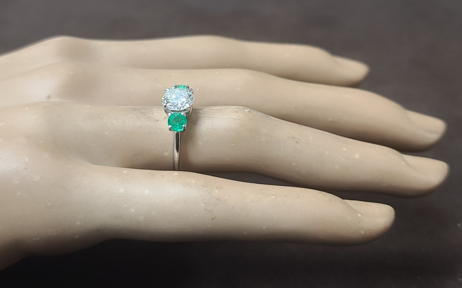 14K White Gold Engagement Ring 1.62CT.Natural Round Cut Diamond Green Emerald