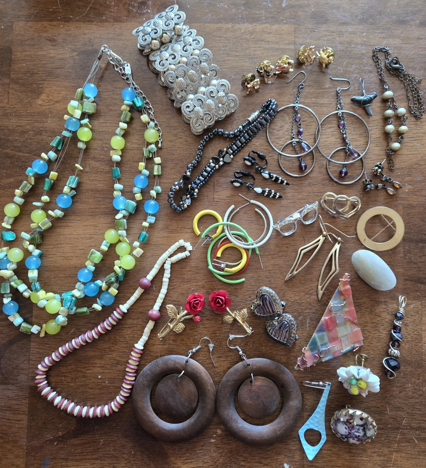 Lot of 25+ Pieces of Vintage & New Jewelry: Necklaces, Earrings, Bracelets, Etc
